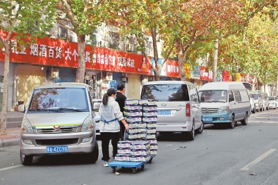 落實優化防控措施二十條·探訪丨精準防控生產忙