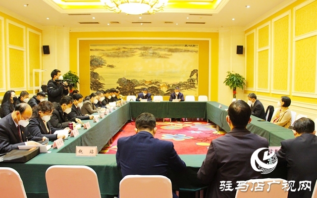 兩會時間｜駐馬店市政協五屆一次會議召開委員組召集人會議