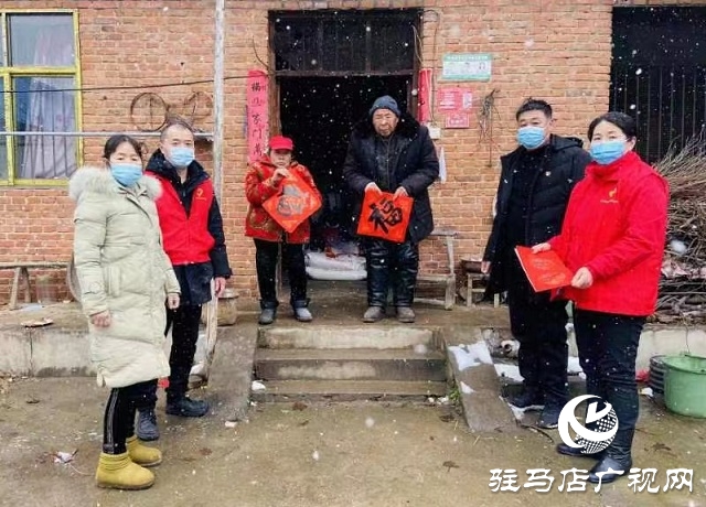 踐行二十大 奮進新征程 駐馬店市文化館舉行義寫春聯活動