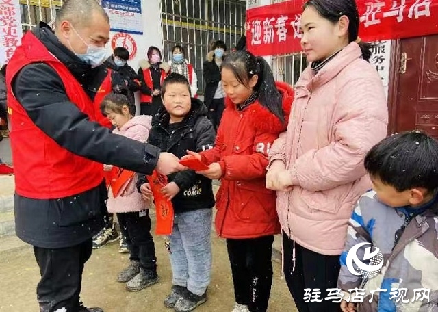 踐行二十大 奮進新征程 駐馬店市文化館舉行義寫春聯活動