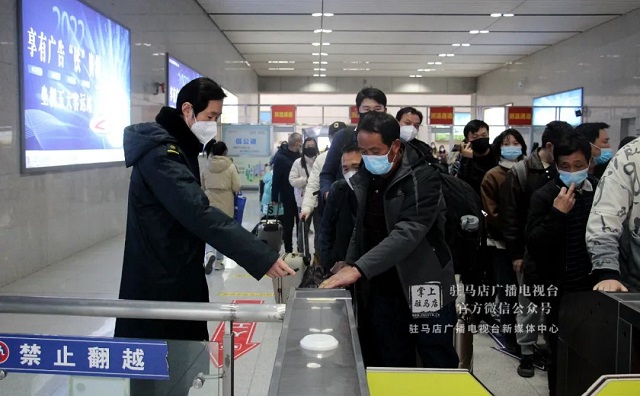 剛剛！記者在駐馬店站、駐馬店西站拍下這樣一幕…