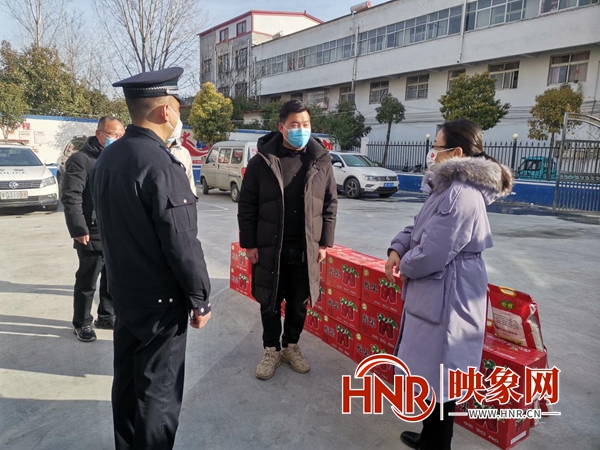 愛心企業到駐馬店市驛城區水屯鎮派出所慰問一線民警彰顯警民情深