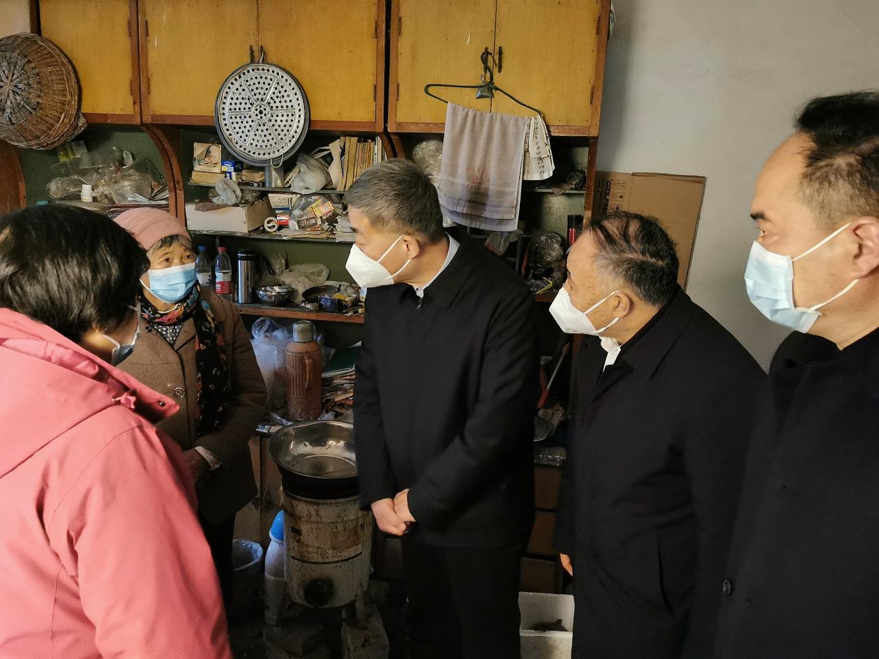  駐馬店市委常委、宣傳部部長、市政府副市長劉曉文春節(jié)慰問困難殘疾人
