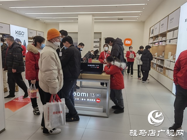 駐馬店：春節假期商場人氣旺