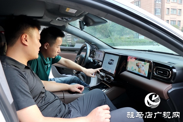 新能源汽車進(jìn)社區(qū) 家門(mén)口的購(gòu)車盛宴