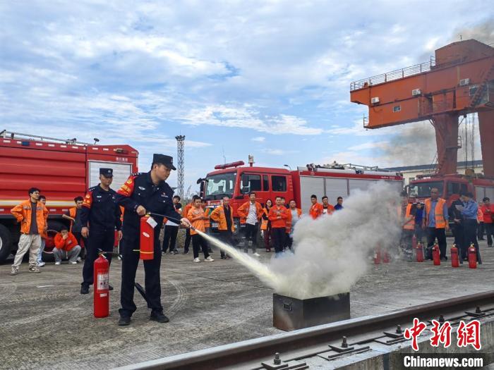 各地鐵路公安機關開展消防宣傳，擰緊“安全閥”