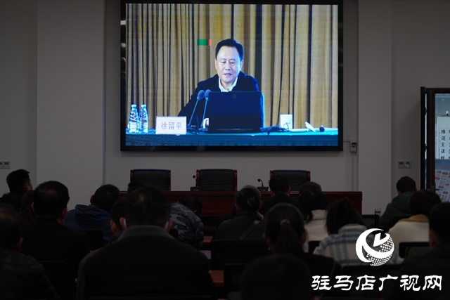 正陽縣總工會組織工會干部觀看中國工會十八大精神網絡直播專題輔導報告