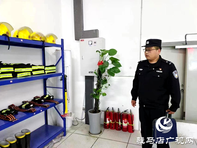 駐馬店市公安局示范區分局組織開展校園及周邊安全防范檢查活動