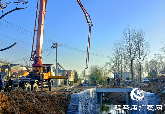 泌陽縣付莊鄉：修的是富民路，架的是民心橋