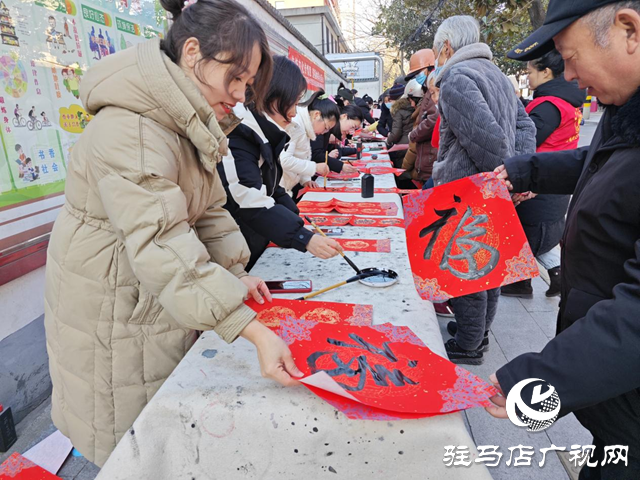 剪窗花、拓印門畫 駐馬店市第二實驗小學文化大禮送群眾