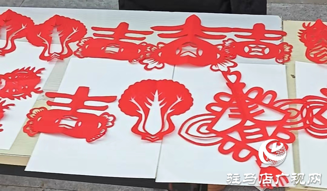 剪窗花、拓印門畫 駐馬店市第二實驗小學文化大禮送群眾