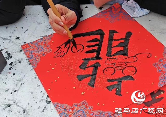 剪窗花、拓印門畫 駐馬店市第二實驗小學文化大禮送群眾