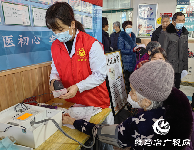 駐馬店經濟開發區金山社區衛生服務中心為老年人免費體檢