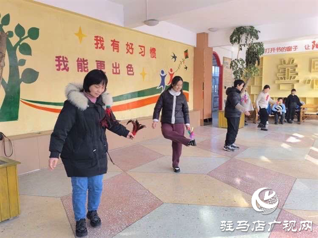  正陽縣第一小學舉行慶祝“三八節”教師文體活動