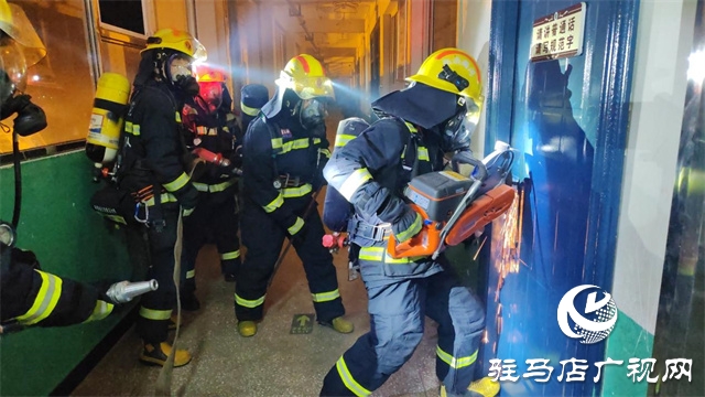 駐馬店消防開展夜間滅火救援實戰演練