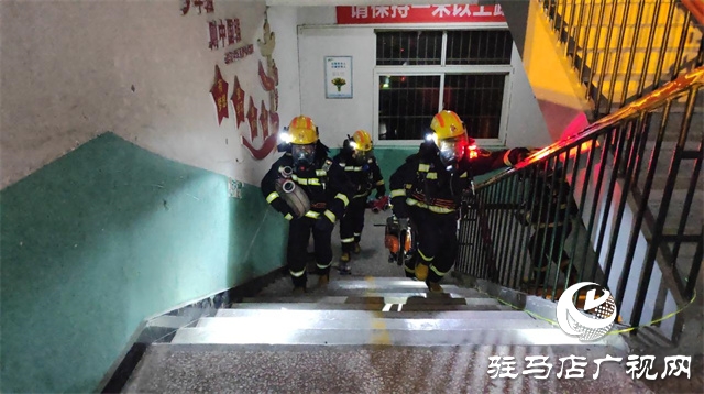 駐馬店消防開展夜間滅火救援實戰演練