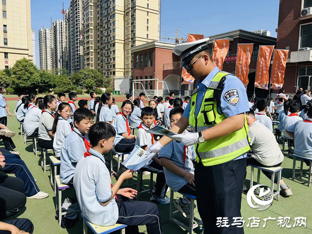 駐馬店市公安局交通管理支隊示范區大隊開展安全教育進校園活動