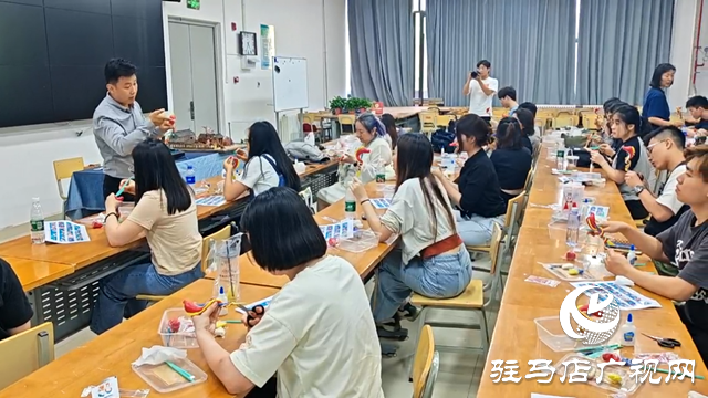 張新芳傳授面塑技藝 港澳大學生體驗“非遺”