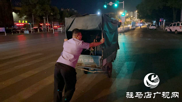 暖心！殘疾男子夜晚遇困 民警熱心助其回家