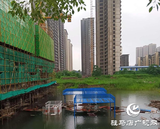 駐馬店經(jīng)濟開發(fā)區(qū)：圍擋傾倒成隱患 數(shù)字城管促修復(fù)
