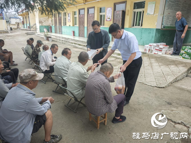 確山縣石滾河鎮：愛在中秋節 情暖老人心