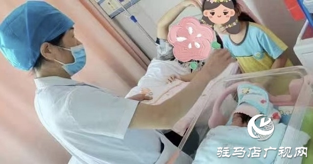 正陽縣婦幼保健院：專業助產暖人心 產婦感激送錦旗