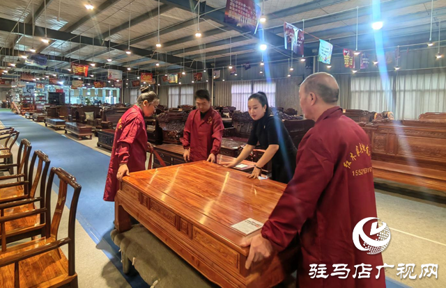 川妹子梁真：結緣紅木扎根駐馬店 創業路上綻放光彩