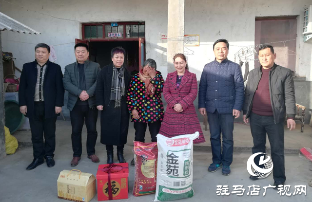 閆妮：堅韌創業成就人生  暖心助人回饋社會