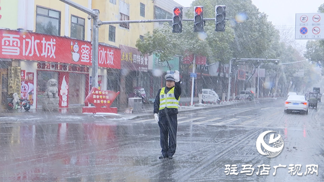 正陽縣公安局交警大隊：迎戰風雪 保障暢通
