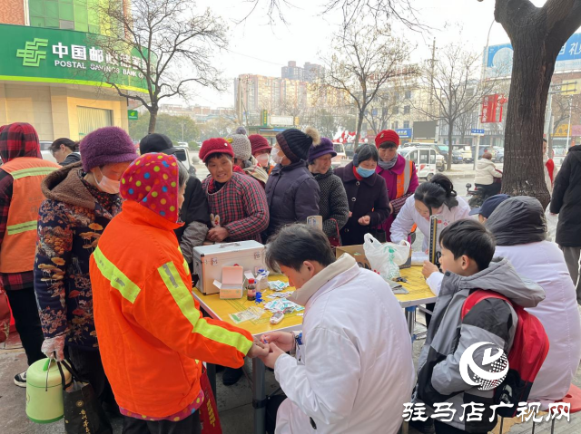 確山縣盤龍街道生產(chǎn)街社區(qū)開展“學雷鋒”志愿服務(wù)活動