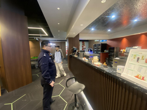 示范區公安分局對轄區場所開展安全檢查