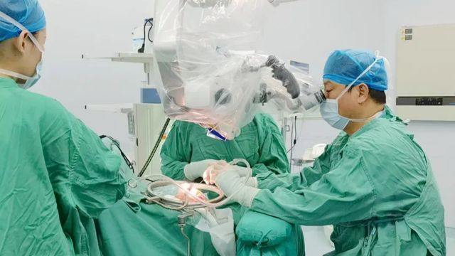 男子長期熬夜刷手機，頭痛欲裂，竟然是它  “爆炸”了！