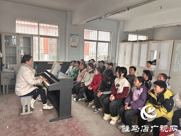 駐馬店職業(yè)技術(shù)學(xué)院教師教育學(xué)院開展美育浸潤下鄉(xiāng)支教活動(dòng)