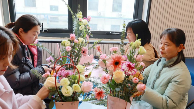 駐馬店市中心醫院開展“跟黨奮進新征程，巾幗建功新時代”繽紛三月系列活動