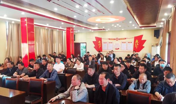駐馬店市城鄉(xiāng)一體化示范區(qū)劉閣街道辦事處開展傳承紅色基因?qū)ｎ}報(bào)告會(huì)