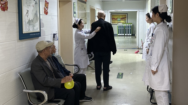 呼吸康復路，護患同行時——駐馬店市第二中醫院帶領患者開展呼吸操運動