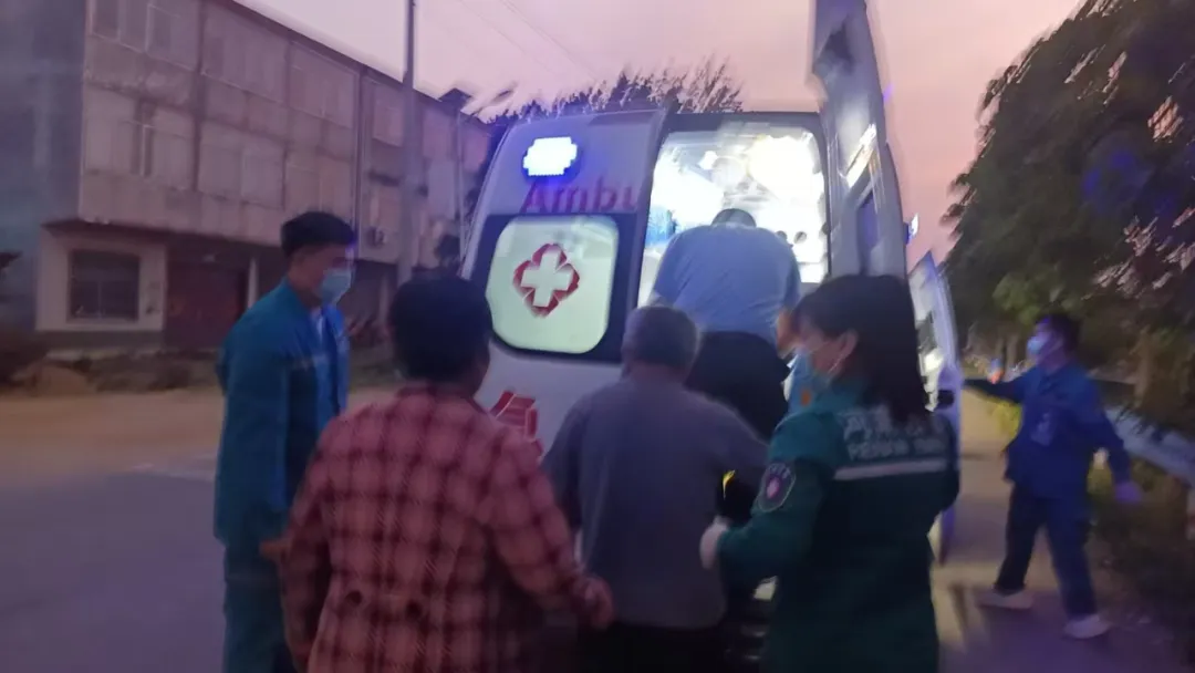 新蔡縣：烈焰中的逆行者！民警火海沖鋒救出被困孩子