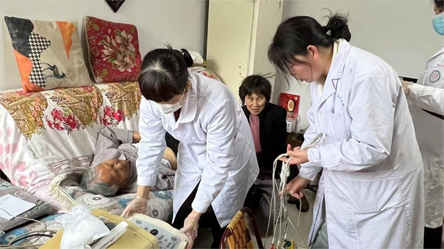  “零距離”守護健康！駐馬店市第二中醫院新華社區為失能老人上門體檢