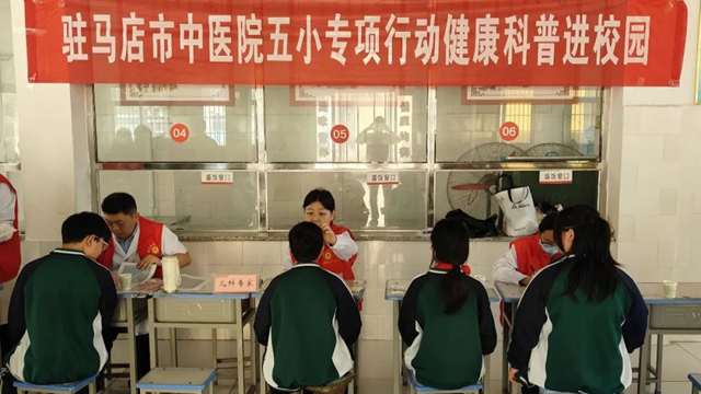 春意融融護童心 健康種子播校園——駐馬店市中醫院“送醫下基層 健康進校園”志愿活動走進馮張莊小學