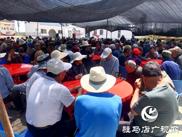  平輿縣萬金店鄉土店村舉辦首屆孝善文化農民運動會共慶五一
