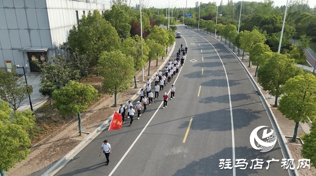 駐馬店聯(lián)通舉辦“強(qiáng)健體魄，健康生活”徒步拉練活動(dòng)