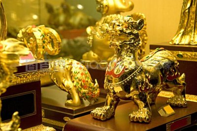 國內金飾跌破千元大關