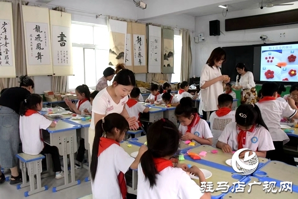 駐馬店幼兒師范高等專科學校赴遂平開展幫扶活動
