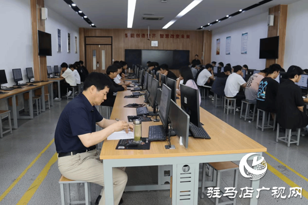 駐馬店職業技術學院黨委書記蘇新留到人工智能學院聽課調研