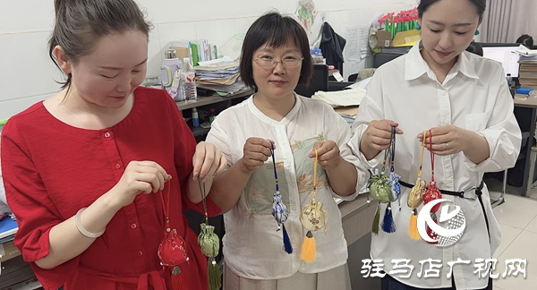 “巧手縫香囊 安康迎端午”——駐馬店市第三十三小學工會組織開展端午節手工制作香囊活動
