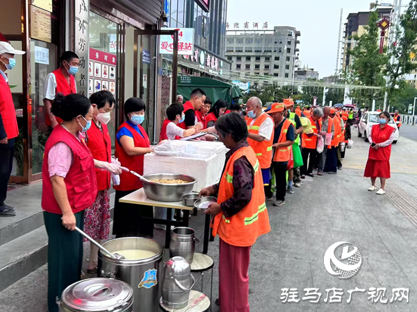 端午粽香暖人心：平輿縣開展“我們的節日—端午節”關愛環衛工人文明實踐活動