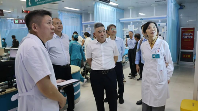 首都醫科大學董會卿教授到駐馬店市中心醫院指導交流