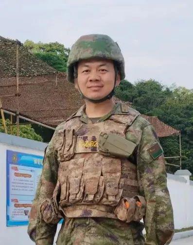 第5次下水前，他給母親重重磕了一個頭！