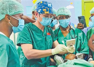  援外醫生張軍橋救人犧牲，骨灰已回到祖國