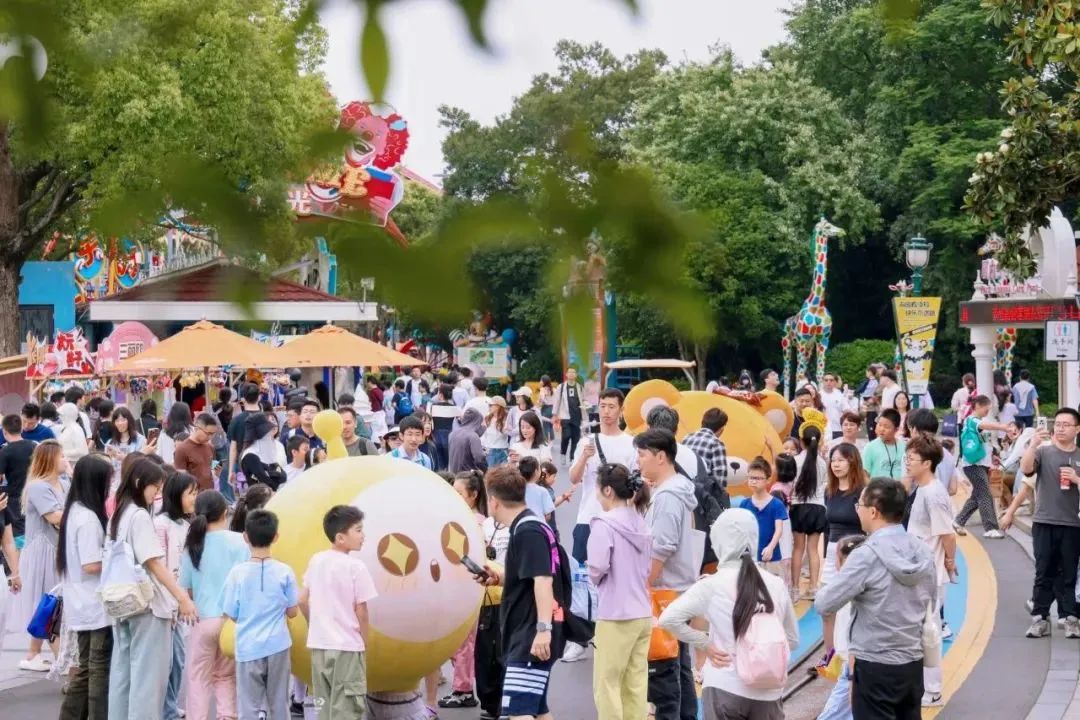 亞洲首臺(tái)站立式過(guò)山車(chē)要來(lái)上海了！